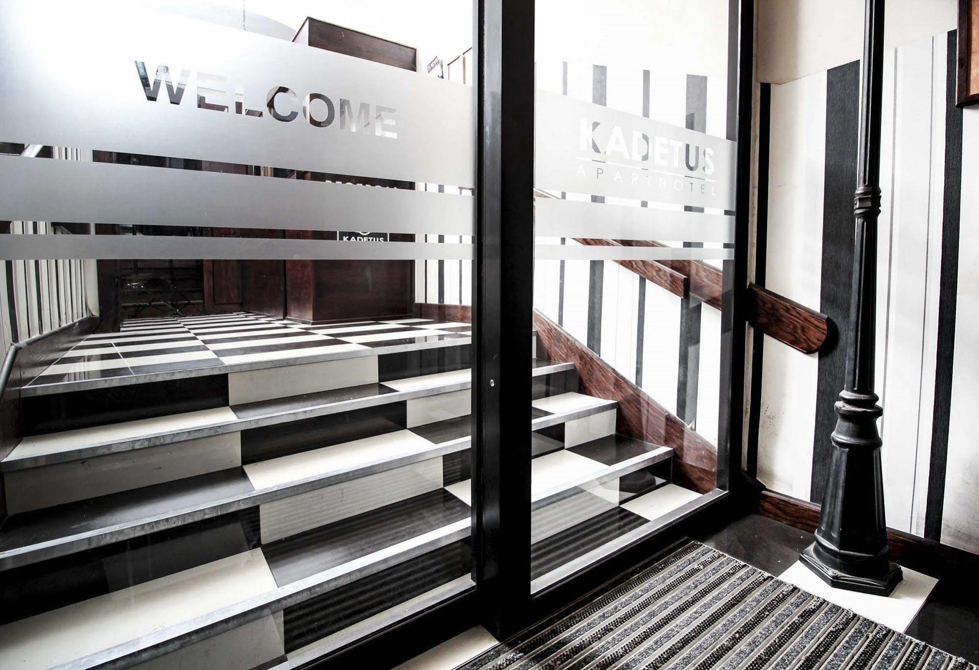 Aparthotel Kadetus Krakow Luaran gambar